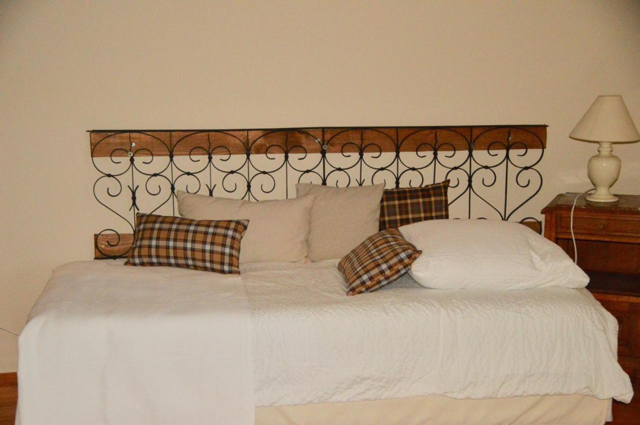 Gite De Charme En Sologne, Sejour En Famille, Jardin, Riviere, Jeux, Nature & Detente 内尔河畔欧比尼 外观 照片