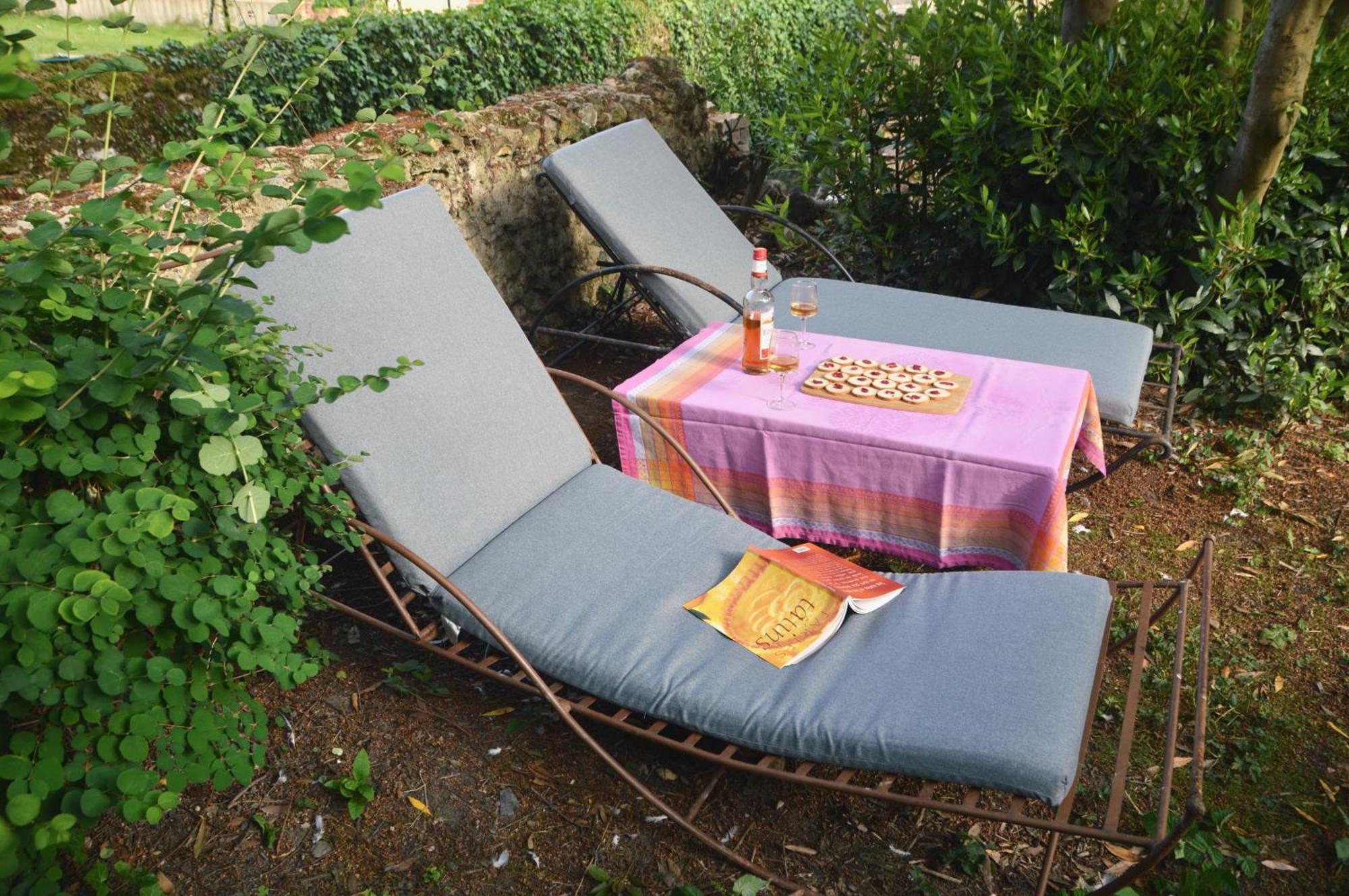 Gite De Charme En Sologne, Sejour En Famille, Jardin, Riviere, Jeux, Nature & Detente 内尔河畔欧比尼 外观 照片